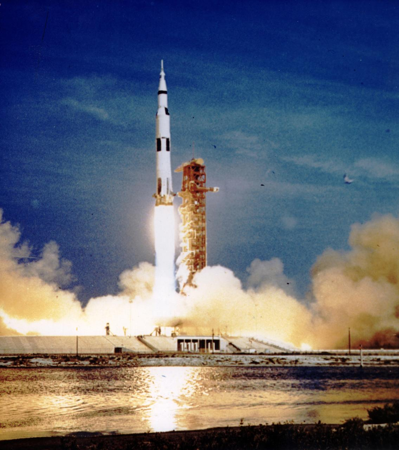 El lanzamiento de la misiĂłn Apolo 11, primera en llegar a la Luna, a bordo del cohete Saturn V (Imagen: NASA).
